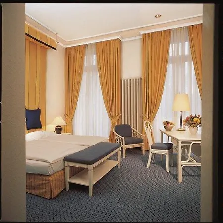 Отель Am Sophienpark 4*